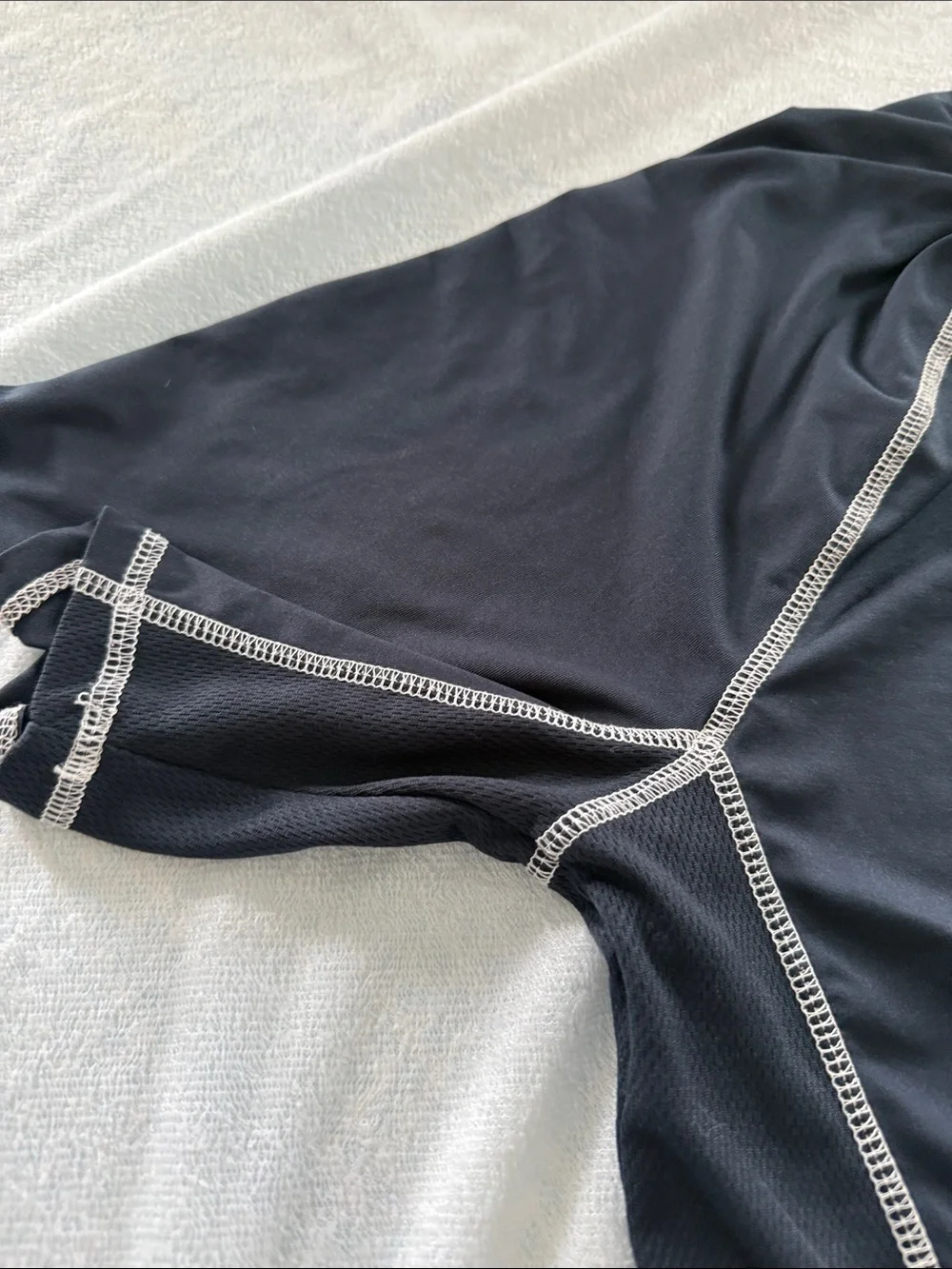 Speedo Men’s Black Short-Sleeve Rash Guard with Contrast Stitching